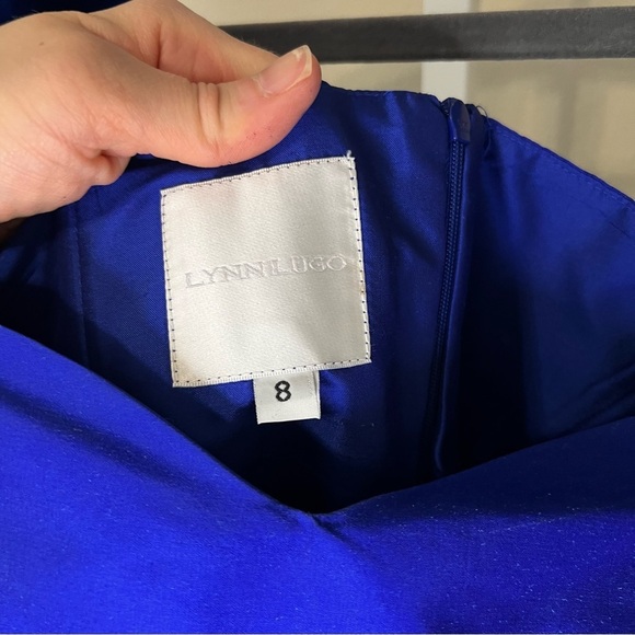 Elegant Blue Silk Sleeveless Dress - Picture 4 of 7